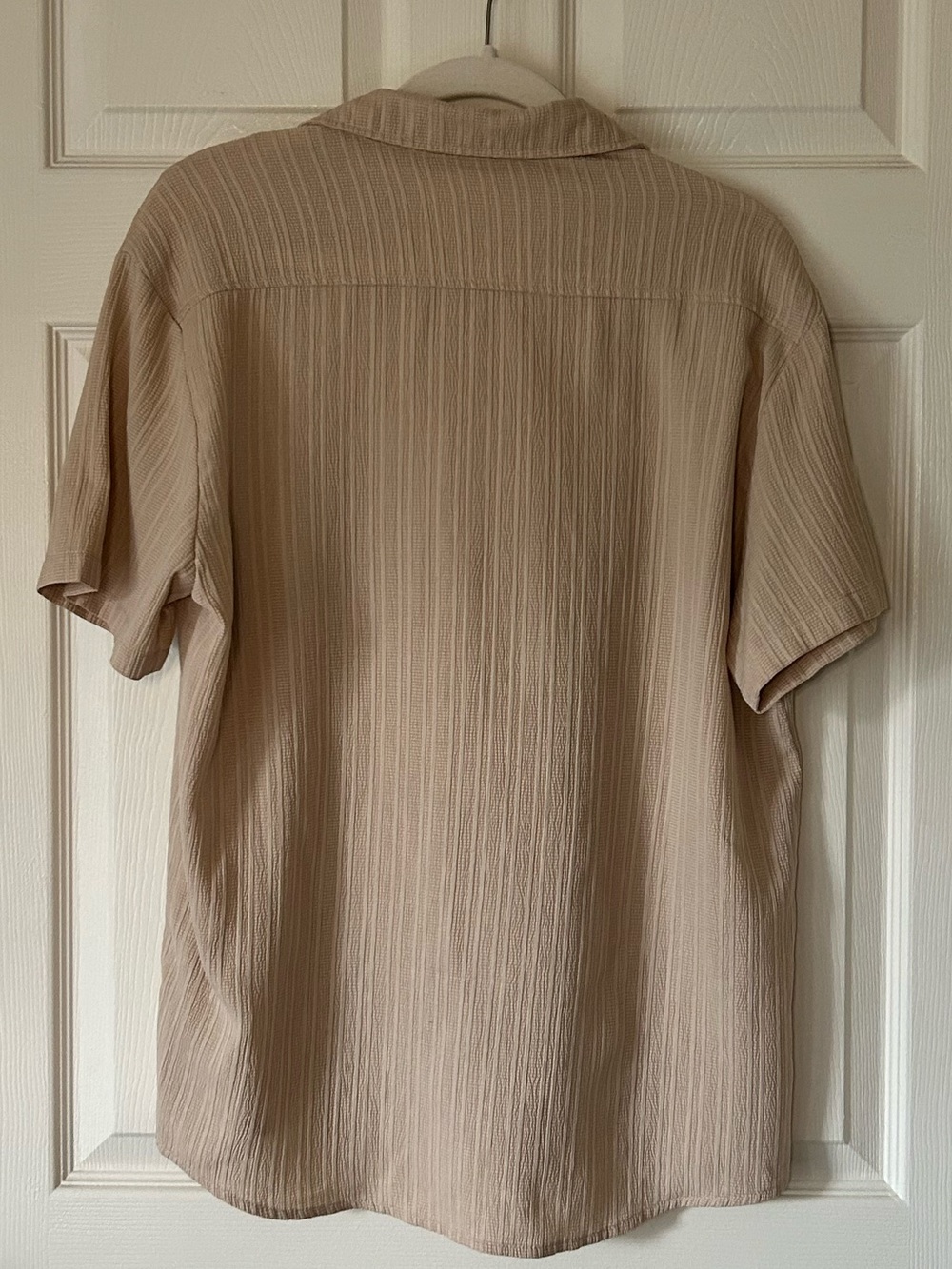 Light Beige Short Sleeve Button Up Shirt Relaxed Fit Pocket Top Size Medium - Picture 3 of 10